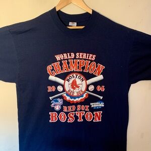 BOSTON RED SOX WIRLD CHAMPION TEE.